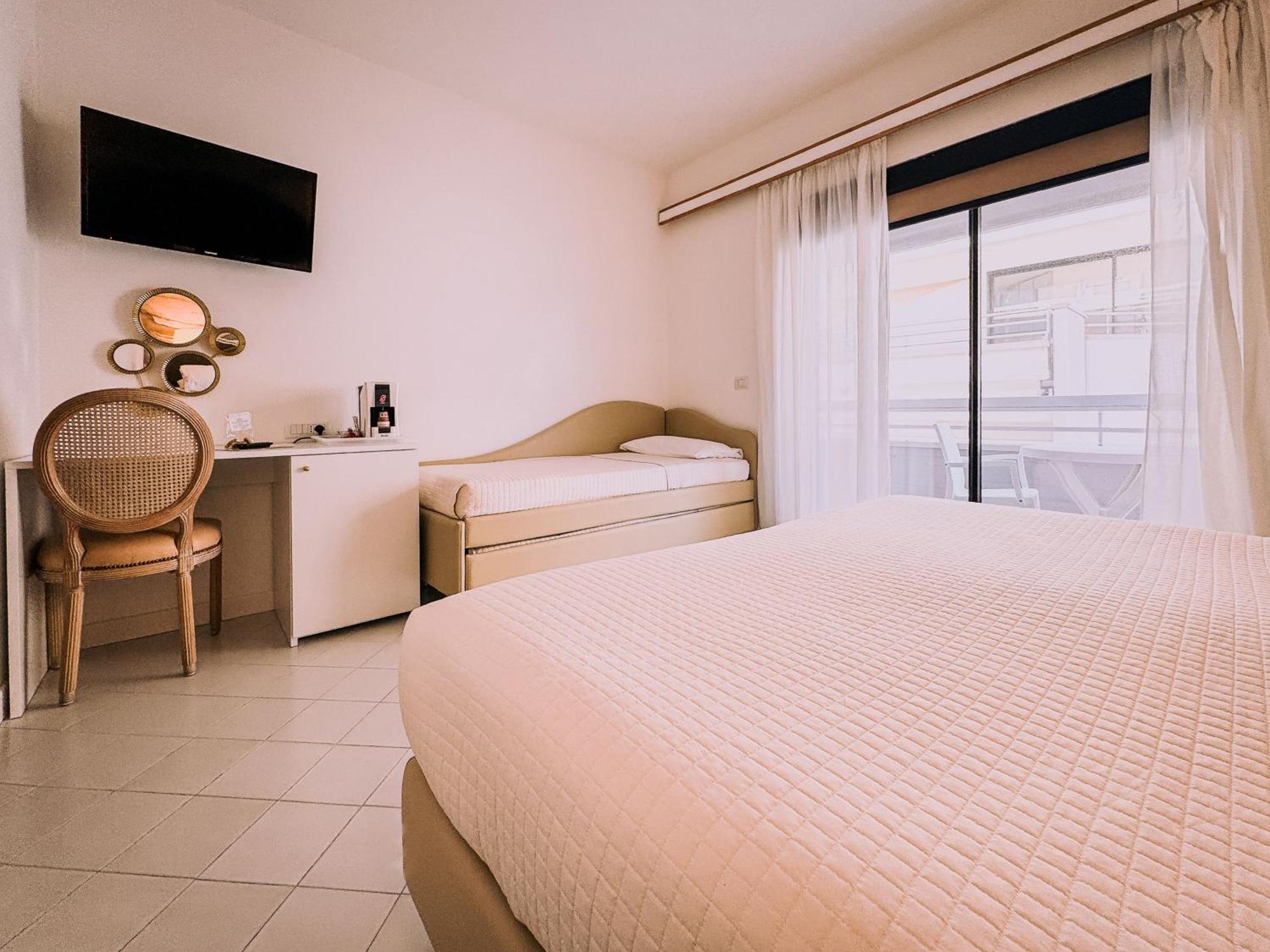 Hotel President - Vintage Hotel In Centro Riccione Exteriér fotografie